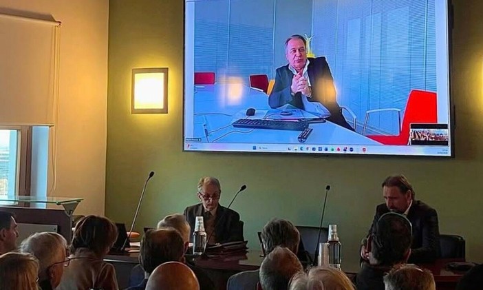 L'assemblea dei soci durante l'incontro per la firma del riconoscimento giuridico del Distretto del Cibo e delle Frutta