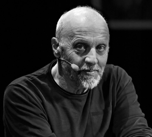 Al Toselli di Cuneo Marco Paolini con lo spettacolo Antenati