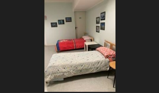 Gli interni del dormitorio della Caritas a Savigliano