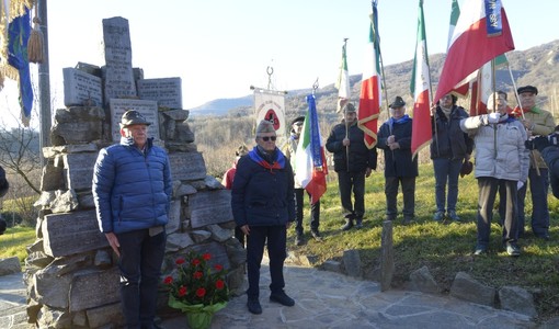 La commemorazione dello scorso anno al monumento che ricorda l'eccidio di Villar di Bagnolo