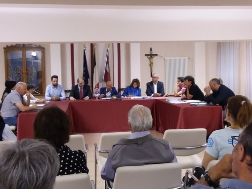 Con il giuramento di fedeltà alla Costituzione,  inizia il terzo mandato da sindaco di Venasca di Silvano Dovetta