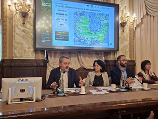 Alcuni momenti dell'incontro tenuto ieri presso la sede della Camera di Commercio di Cuneo Alcuni momenti dell'incontro tenuto ieri presso la sede della Camera di Commercio di Cuneo