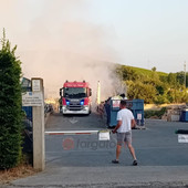 Domato l'incendio all'isola ecologica di Canale Domato l'incendio all'isola ecologica di Canale