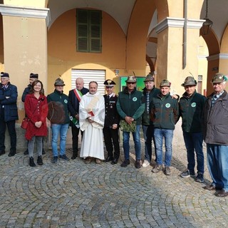 Envie e Occa celebrano il 4 Novembre nel segno della solidarietà alpina Envie e Occa celebrano il 4 Novembre nel segno della solidarietà alpina