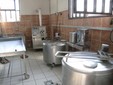 Il laboratorio di trasformazione con le due caldaie da 300 litri per la lavorazione del latte