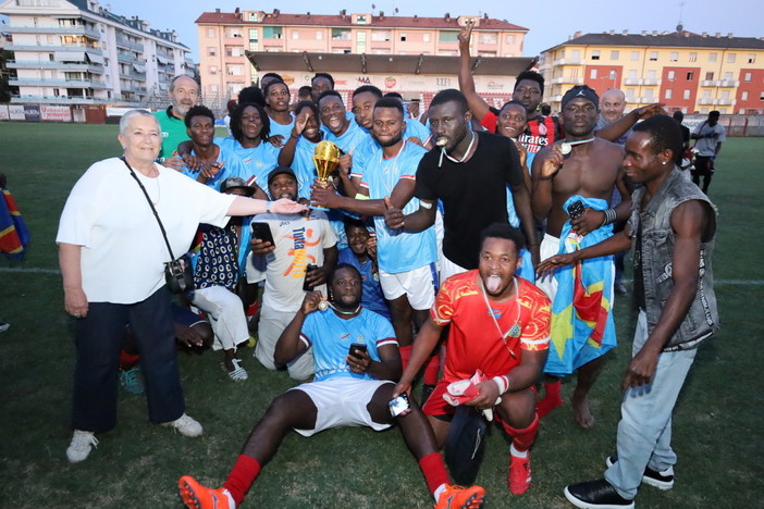 CALCIO / Il Congo Rdc vince la Coppa Africa a Cuneo: Senegal battuto ai rigori in un "Paschiero" gremito CALCIO / Il Congo Rdc vince la Coppa Africa a Cuneo: Senegal battuto ai rigori in un "Paschiero" gremito