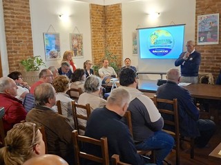 Nelle foto alcuni momenti della serata di presentazione tenuta all'agriturismo Gallina Nelle foto alcuni momenti della serata di presentazione tenuta all'agriturismo Gallina