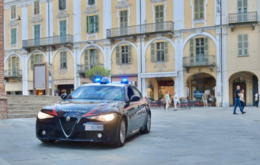 Feste hawaiane nell’agriturismo e alcol a minori in un bar del centro: Carabinieri di Saluzzo sanzionano tre locali con multe per 10mila euro Feste hawaiane nell’agriturismo e alcol a minori in un bar del centro: Carabinieri di Saluzzo sanzionano tre locali con multe per 10mila euro