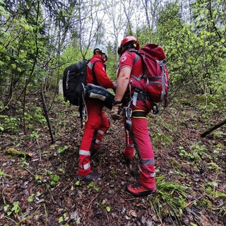 Nelle foto alcuni momenti dell'esercitazione in corso ad Acceglio (foto Croce Rossa Dronero)