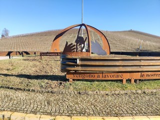 Nelle foto alcuni momenti dell'inaugurazione e della presentazione tenuta presso la cantina Terre del Barolo Nelle foto alcuni momenti dell'inaugurazione e della presentazione tenuta presso la cantina Terre del Barolo