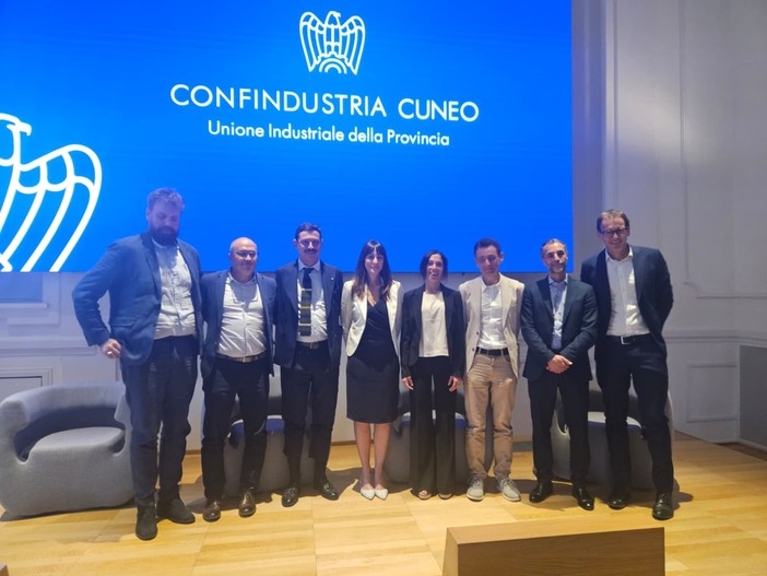 “Territori in movimento”: una fotografia della mobilità di oggi e delle sfide del trasporto pubblico locale “Territori in movimento”: una fotografia della mobilità di oggi e delle sfide del trasporto pubblico locale