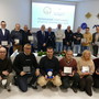 Foto di gruppo per piloti e navigatori che hanno preso parte e ottenuto risultati al campionato provinciale sport automobilistico 2024 organizzato dall’Automobile Club Cuneo