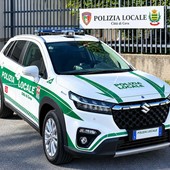 Ceva, orinava in strada in pieno giorno: individuato e sanzionato dalla Polizia Locale