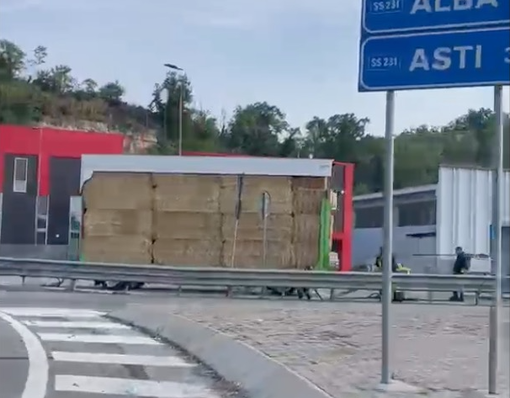 Dischi dei freni si surriscaldano, rischia di andare a fuoco un rimorchio carico di fieno Dischi dei freni si surriscaldano, rischia di andare a fuoco un rimorchio carico di fieno