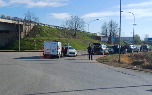 Scontro tra auto e furgone in via Savigliano a Roreto di Cherasco Scontro tra auto e furgone in via Savigliano a Roreto di Cherasco