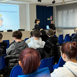 Orientamento nelle scuole: i Carabinieri presentano le carriere ai giovani cuneesi Orientamento nelle scuole: i Carabinieri presentano le carriere ai giovani cuneesi