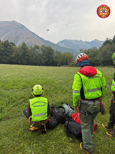 Operatori del Soccorso Alpino Speleologico impegnati nelle ricerche Operatori del Soccorso Alpino Speleologico impegnati nelle ricerche