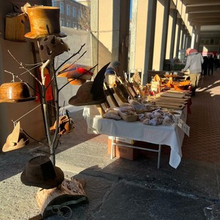 Il mercatino di Natale sotto i portici di Corso Giolitti, immagine di repertorio