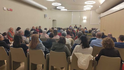 Alba, grande successo per il primo incontro di &quot;In Comune&quot; dedicato alle DAT