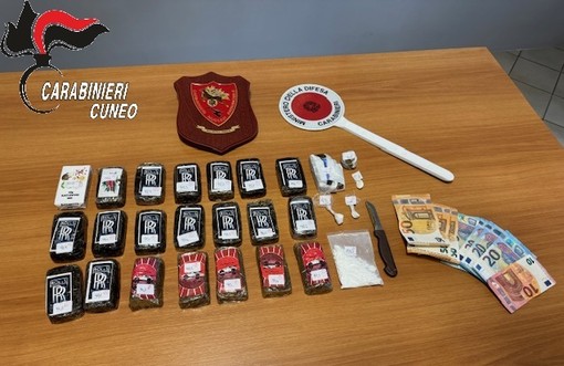 Trovato in possesso di cocaina, in casa nascondeva due chilogrammi di hashish Trovato in possesso di cocaina, in casa nascondeva due chilogrammi di hashish