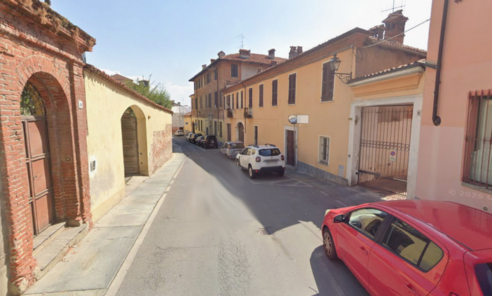 Bra, si interviene per sistemare i marciapiedi e il porfido di via Barbacana Bra, si interviene per sistemare i marciapiedi e il porfido di via Barbacana