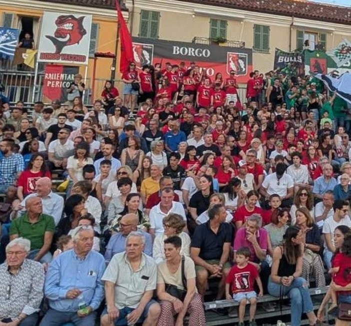 La rappresentanza di Borgo Vecchio all'ultimo Palio dei Borghi di Fossano La rappresentanza di Borgo Vecchio all'ultimo Palio dei Borghi di Fossano