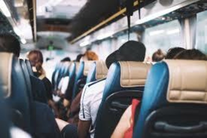 Bra: già attivo il servizio di trasporto gratuito in bus per gli Under 18 e i gli Over 70