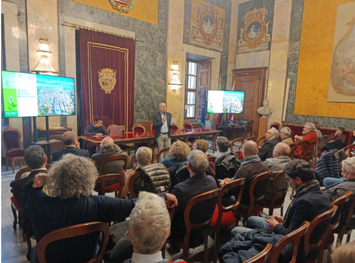 Il vicesindaco Luca Serale durante l'incontro di presentazione di Cuneo Energie Rinnovabili