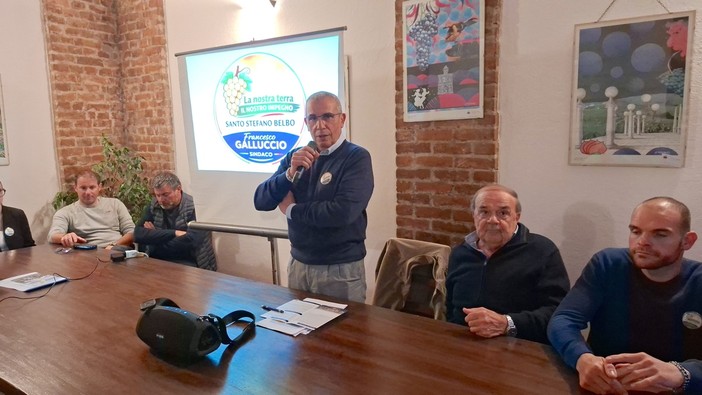 Nelle foto alcuni momenti della serata di presentazione tenuta all'agriturismo Gallina Nelle foto alcuni momenti della serata di presentazione tenuta all'agriturismo Gallina