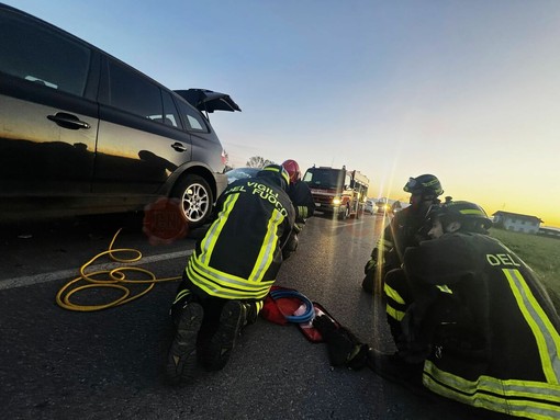 Soccorritori al lavoro nel tratto teatro dell'incidente
