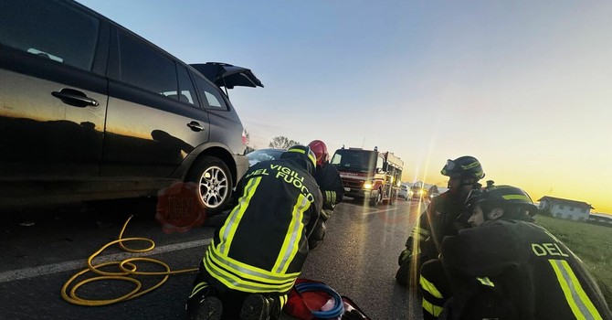 Soccorritori al lavoro nel tratto teatro dell'incidente