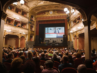 Alcuni momenti del concerto tenuto al Teatro Toselli di Cuneo