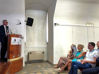 Nelle foto alcuni momenti della presentazione Nelle foto alcuni momenti della presentazione
