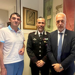 Il sindaco Tallone e il senatore Bergesio col comandante della Compagnia Carabinieri di Fossano, capitano Alessandro Cantarella Il sindaco Tallone e il senatore Bergesio col comandante della Compagnia Carabinieri di Fossano, capitano Alessandro Cantarella