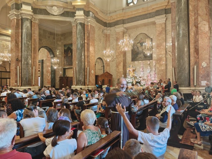 In foto la benedizione dei bambini 2026, a Bra