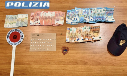 Cuneo, arrestato in via Carlo Boggio mentre cerca di disfarsi di 41 confezioni di cocaina: processato per direttissima