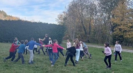 Le scuole primarie di Roccabruna, San Damiano Macra e Prazzo insieme con il progetto “Gli Alberi ci Parlano” Le scuole primarie di Roccabruna, San Damiano Macra e Prazzo insieme con il progetto “Gli Alberi ci Parlano”