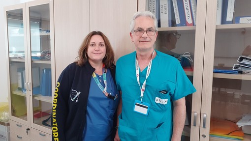La coordinatrice infermieristica Delphine Herby e  il dottor Graziano Carlidi, referente dell’attività di coordinamento del prelievo d’organo