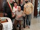 Elio Tavella, 100 anni, insieme ai familiari e al sindaco Gianni Donetto