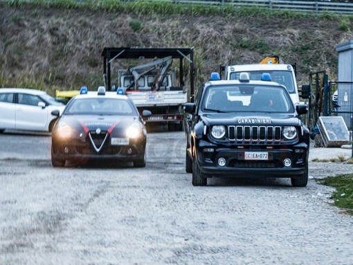 Alba, blitz dei Carabinieri al campo nomadi "Pinot Gallizio" Alba, blitz dei Carabinieri al campo nomadi "Pinot Gallizio"