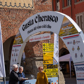 Torna “Gusta Cherasco”: la piazza del vino e del cibo Torna “Gusta Cherasco”: la piazza del vino e del cibo