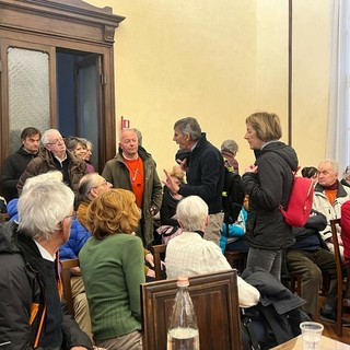 In municipio si attende l'inizio del Consiglio comunale In municipio si attende l'inizio del Consiglio comunale