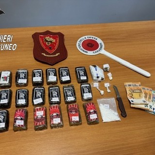 Trovato in possesso di cocaina, in casa nascondeva due chilogrammi di hashish