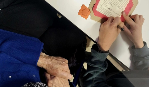 “LA VALANGA NERA”: in Valle Maira un legame epistolare unisce bimbi ed anziani