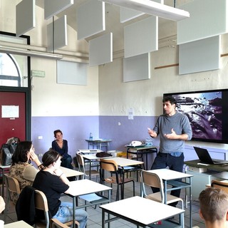 Arte, ecologia e mappe: gli artisti Caretto e Spagna all'Istituto Sacco di Fossano per insegnare ai ragazzi a difendere l'ambiente [VIDEO E FOTO]