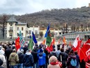 Una protesta del marzo scorso davanti allo stabilimento di frazione Cinzano