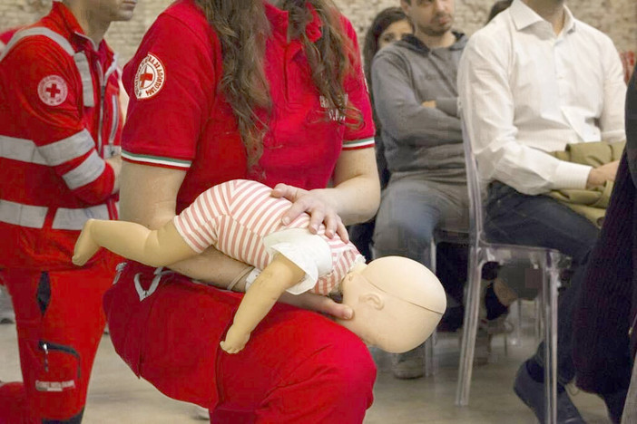 Manovre salvavita pediatriche: ad Alba un corso per imparare a proteggere i più piccoli Manovre salvavita pediatriche: ad Alba un corso per imparare a proteggere i più piccoli