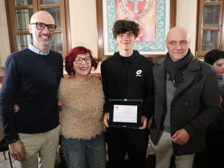 Alcuni momenti della cerimonia tenuta in municipio a Caramagna