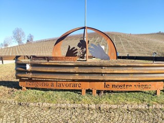 Nelle foto alcuni momenti dell'inaugurazione e della presentazione tenuta presso la cantina Terre del Barolo Nelle foto alcuni momenti dell'inaugurazione e della presentazione tenuta presso la cantina Terre del Barolo