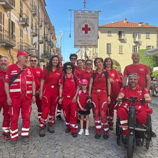Un gruppo di volontari della Cri di Monesiglio, nel maggio scorso a Cuneo (Fb)